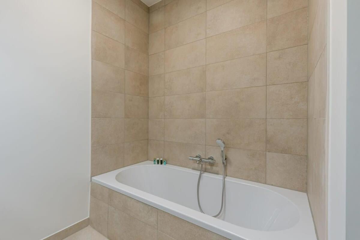 Huswell - Apartment With Terrace Close To The Sea Остенде Екстериор снимка